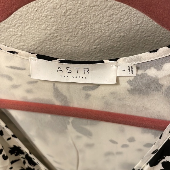 ASTR Blouse - Picture 3 of 3